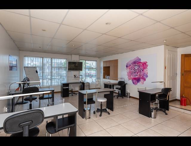 125M² OFFICE TO LET IN RANDHART